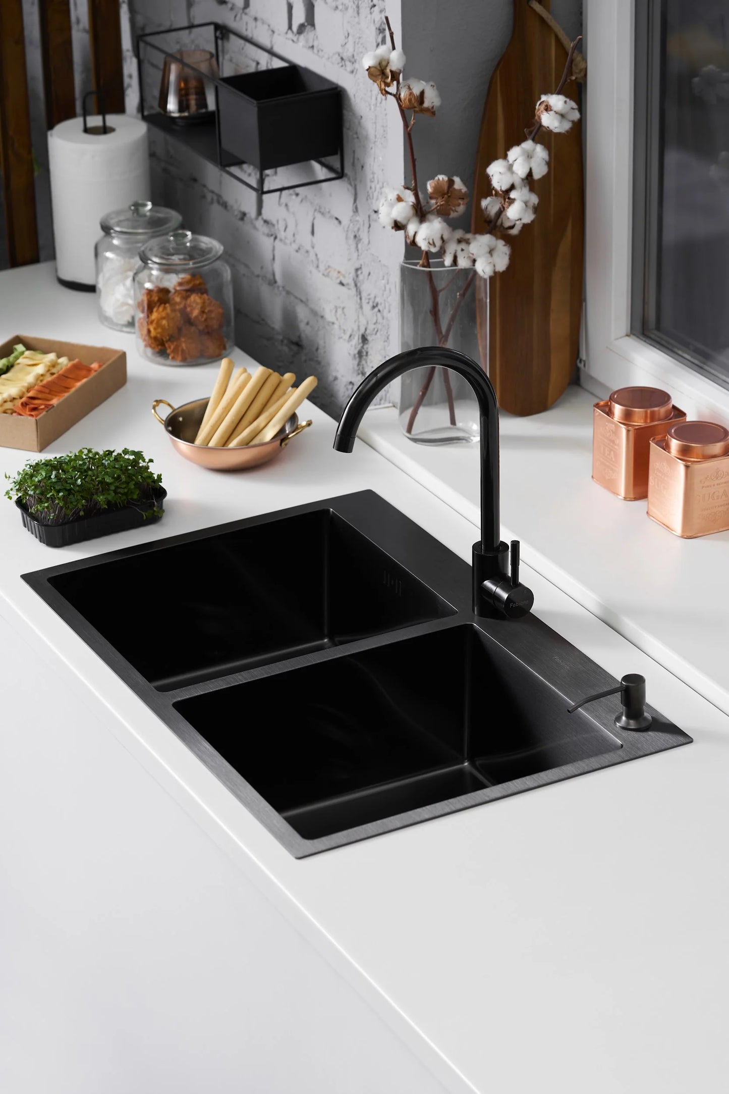 Chiuvetă Nano PVD 78 x 50 / 20 mm + baterie + dozator Black