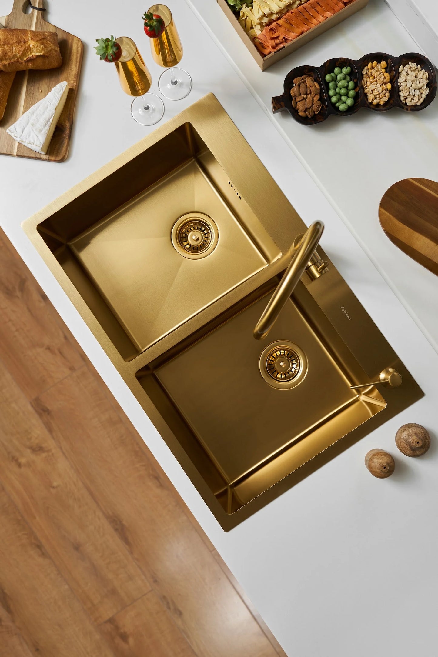 Chiuvetă Nano PVD 78 x 50 / 20 mm + baterie + dozator Gold
