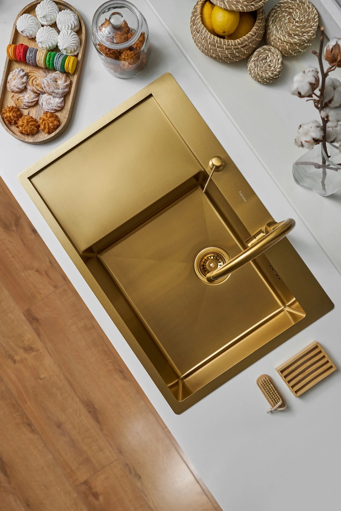 Chiuvetă Nano PVD 78 x 51 mm + baterie + dozator Gold